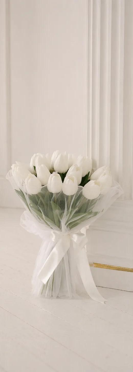 Beyaz Lale Buketi | Zarif ve Minimal Çiçek Tasarımı